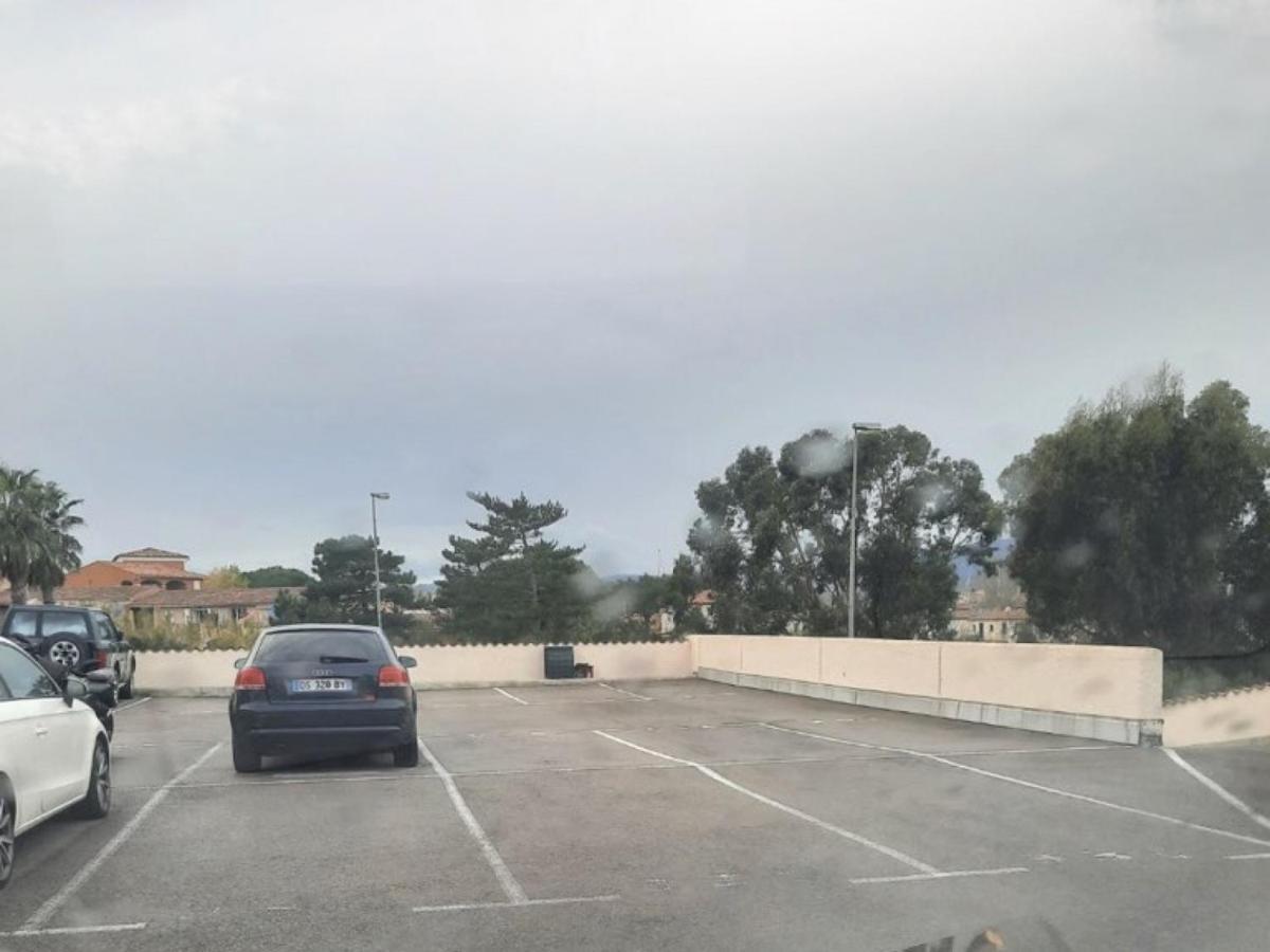 Marina Bella Apartment Cogolin Bagian luar foto